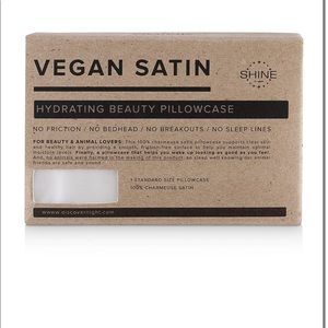 NWT Bloomingdales Night vegan silk pillowcase whte